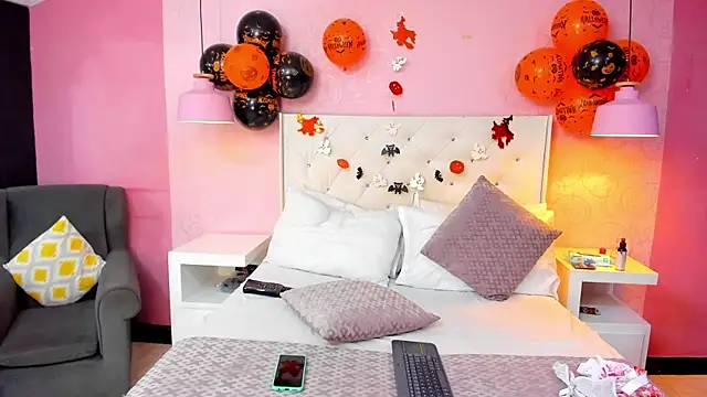 SkylerBloomm online show from 23, 10, 2025