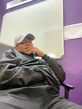 Snapshot of fitsexyman chatting on 20, 10, 2025 fitsexyman online show from 20, 10, 2025