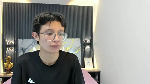 SantiagoRusso18 online show from 10, 11, 2025