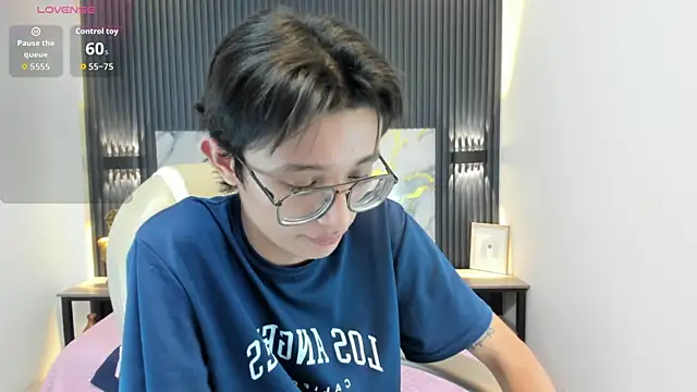 SantiagoRusso18 online show from 13, 11, 2025