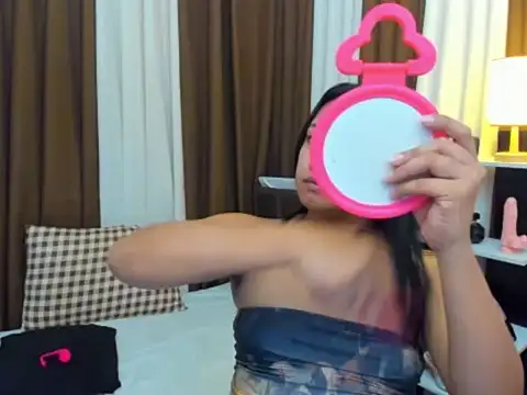 Snapshot of TsUncutKaren chatting on 21, 10, 2025 TsUncutKaren online show from 21, 10, 2025