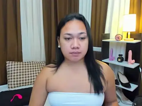 Snapshot of TsUncutKaren chatting on 25, 10, 2025 TsUncutKaren online show from 25, 10, 2025