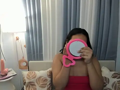 Snapshot of TsUncutKaren chatting on 8, 11, 2025 TsUncutKaren online show from 8, 11, 2025