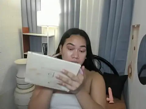 Snapshot of TsUncutKaren chatting on 25, 11, 2025 TsUncutKaren online show from 25, 11, 2025