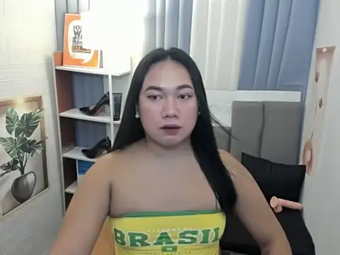 Snapshot of TsUncutKaren chatting on 1, 12, 2025 TsUncutKaren online show from 1, 12, 2025