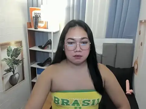 Snapshot of TsUncutKaren chatting on 2, 12, 2025 TsUncutKaren online show from 2, 12, 2025