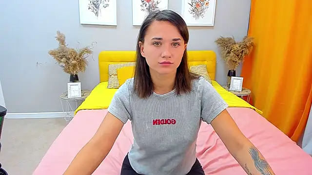 VivienSquare online show from 9, 9, 2025