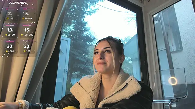 Ella Vee online show from 15, 11, 2025