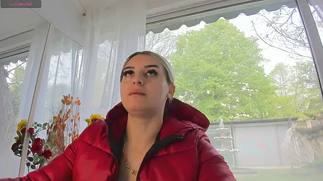 Ella Vee online show from 22, 4, 2026