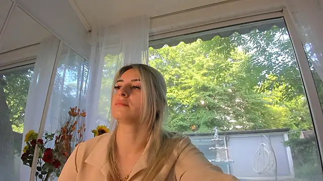Snapshot of Ella_Vee chatting on 11, 5, 2026 Ella Vee online show from 11, 5, 2026