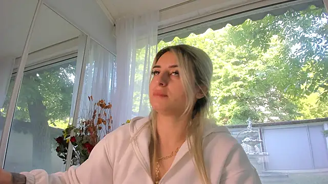 Snapshot of Ella_Vee chatting on 15, 5, 2026 Ella Vee online show from 15, 5, 2026