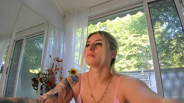 Snapshot of Ella_Vee chatting on 25, 5, 2026 Ella Vee online show from 25, 5, 2026