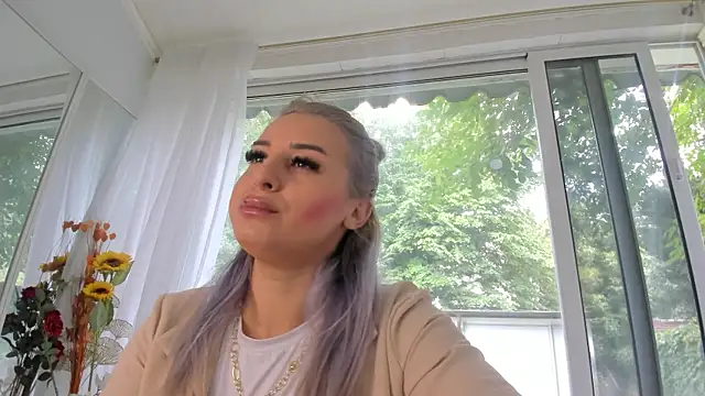 Snapshot of Ella_Vee chatting on 23, 7, 2026 Ella Vee online show from 23, 7, 2026