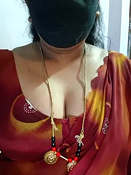 Snapshot of luci-queen chatting on 15, 5, 2026 luci-queen online show from 15, 5, 2026