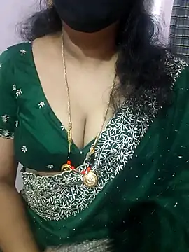 Snapshot of luci-queen chatting on 19, 5, 2026 luci-queen online show from 19, 5, 2026
