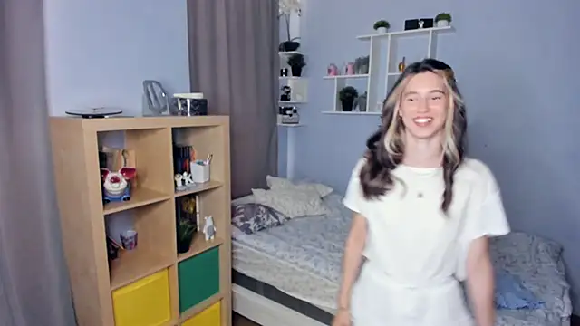 AntonettaTarring online show from 9, 9, 2025