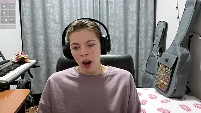 CutieAnny online show from 15, 4, 2026