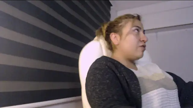 Snapshot of Sharonmendez chatting on 28, 10, 2025 Sharonmendez online show from 28, 10, 2025