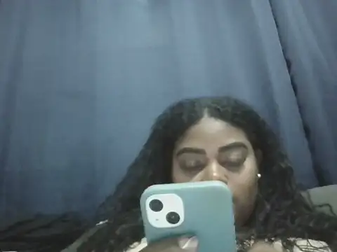 Snapshot of LunaSthena chatting on 25, 9, 2025 LunaSthena online show from 25, 9, 2025