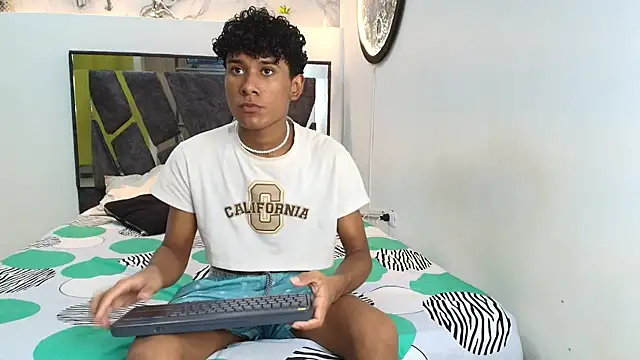 LONDON BOYS1 online show from 22, 11, 2025