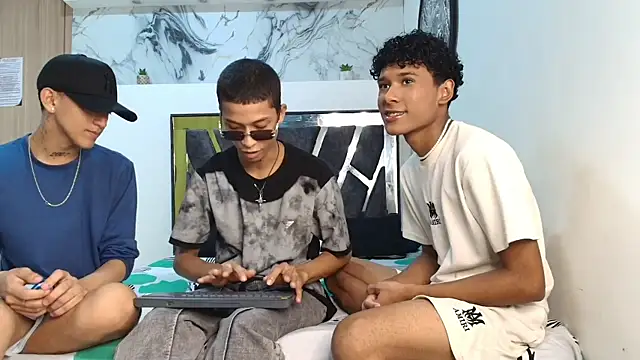 LONDON BOYS1 online show from 25, 11, 2025