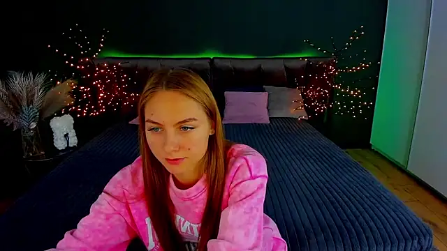 Snapshot of MilaAddams chatting on 14, 11, 2025 MilaAddams online show from 14, 11, 2025