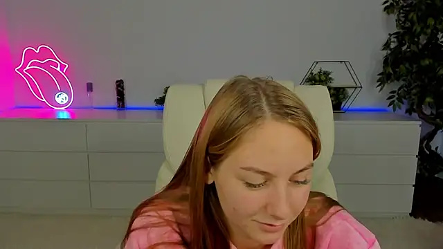 Snapshot of MilaAddams chatting on 21, 11, 2025 MilaAddams online show from 21, 11, 2025