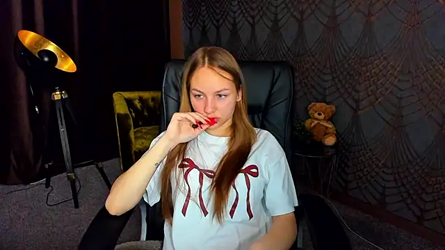 Snapshot of MilaAddams chatting on 7, 7, 2026 MilaAddams online show from 7, 7, 2026