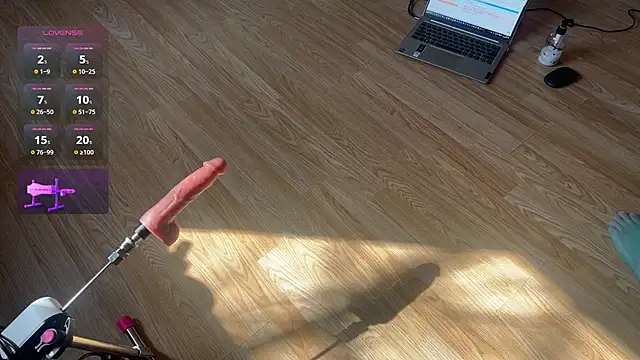 Snapshot of femboydani_x chatting on 8, 4, 2026 femboydani x online show from 8, 4, 2026