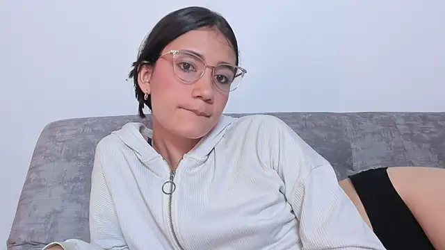 Snapshot of catalella_0 chatting on 5, 7, 2026 catalella 0 online show from 5, 7, 2026