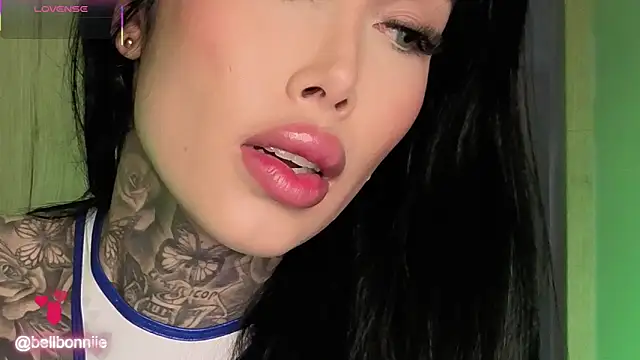 Snapshot of belllbonniie chatting on 12, 10, 2025 belllbonniie online show from 12, 10, 2025