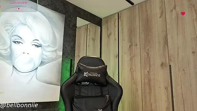 Snapshot of belllbonniie chatting on 28, 10, 2025 belllbonniie online show from 28, 10, 2025