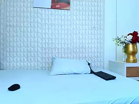 Snapshot of LuigiMarchetti chatting on 8, 10, 2025 LuigiMarchetti online show from 8, 10, 2025