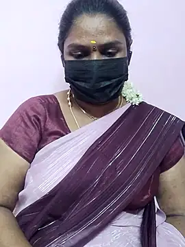 Snapshot of Tamil_Azhaghi25 chatting on 18, 9, 2025 Tamil Azhaghi25 online show from 18, 9, 2025