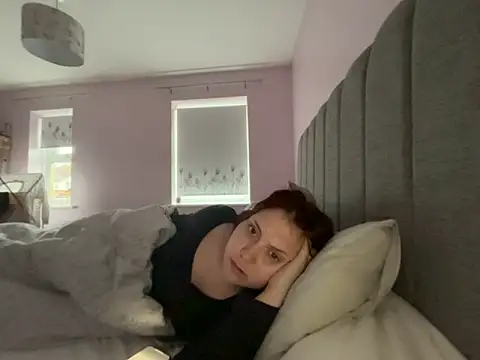 Snapshot of RoseMaee chatting on 11, 11, 2025 RoseMaee online show from 11, 11, 2025