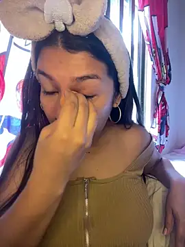  Chloe Smith online show from 21, 4, 2026