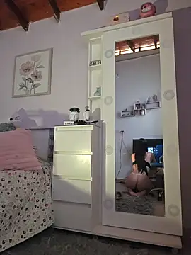 Alicia vellami online show from 2, 12, 2025