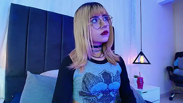 Snapshot of IvyBelle_ chatting on 15, 9, 2025 IvyBelle online show from 15, 9, 2025