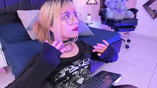 Snapshot of IvyBelle_ chatting on 17, 9, 2025 IvyBelle online show from 17, 9, 2025