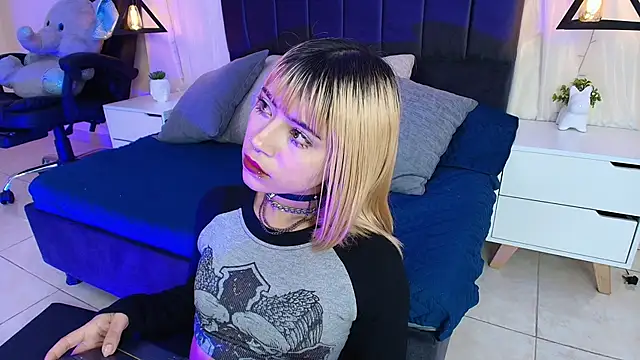 Snapshot of IvyBelle_ chatting on 18, 9, 2025 IvyBelle online show from 18, 9, 2025