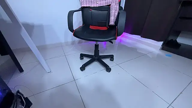 Snapshot of regina_mills_milk chatting on 15, 1, 2026 regina mills milk online show from 15, 1, 2026