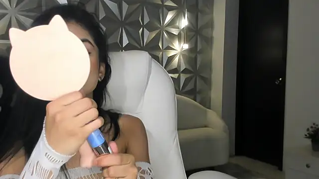 zoerouse  online show from 5, 12, 2025