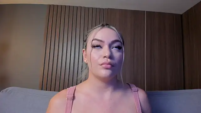 Snapshot of milaowens chatting on 23, 2, 2025 milaowens online show from 23, 2, 2025