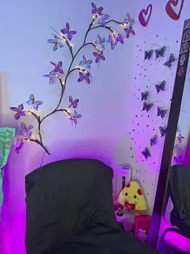 LindaWz  online show from 22, 4, 2026