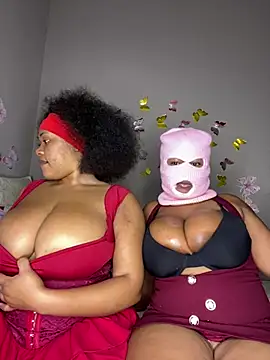 JuicyMellow21 online show from 12, 4, 2026