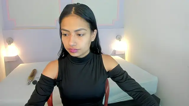 Snapshot of DanielaEmber7 chatting on 29, 9, 2025 DanielaEmber7 online show from 29, 9, 2025
