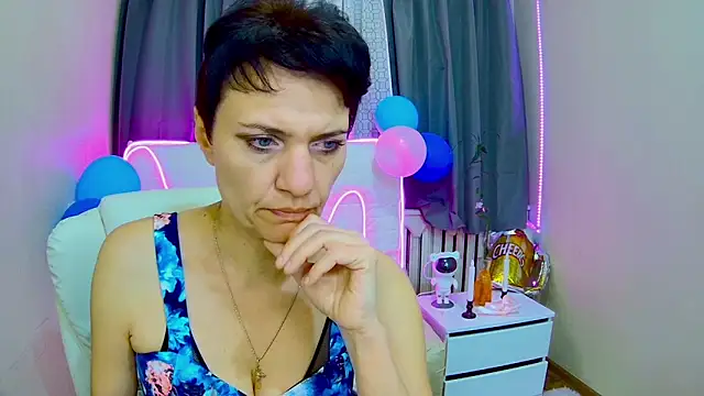 AvaSaturnian online show from 4, 10, 2025