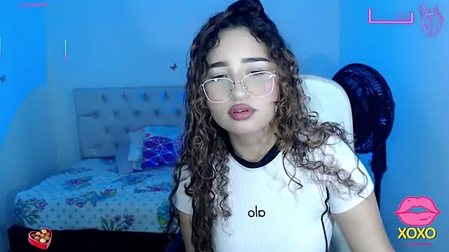 Snapshot of sasha_17_ chatting on 6, 10, 2025 sasha 17 online show from 6, 10, 2025