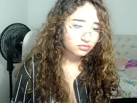 Snapshot of sasha_17_ chatting on 7, 10, 2025 sasha 17 online show from 7, 10, 2025