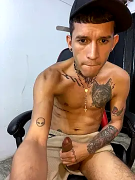 Snapshot of dilan_abraham12 chatting on 4, 11, 2025 dilan abraham12 online show from 4, 11, 2025